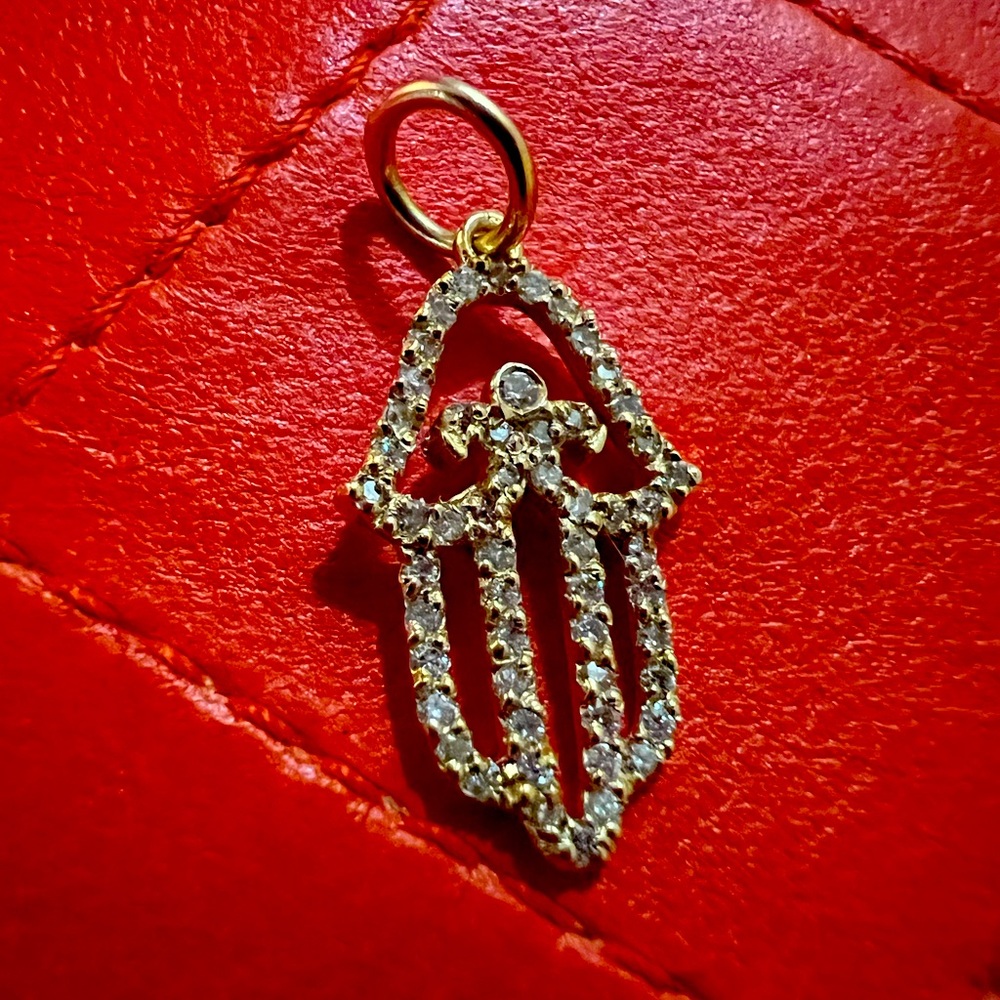 14 k gold Hamsa diamond pendant.